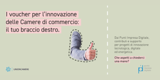 Banner verde salvia diviso a metà da una linea tratteggiata bianca. A sinistra, il titolo "I voucher per l'innovazione delle Camere di commercio: il tuo braccio destro" con sfondo rosa evidenziato, e l'illustrazione di un braccio in giacca grigia che fa il gesto del pollice in su, racchiuso in un contorno tratteggiato nero. A destra, il testo "Dai Punti Impresa Digitale, contributi e supporto per progetti di innovazione tecnologica, digitale ed energetica" seguito dalla frase evidenziata in rosa "Che aspett